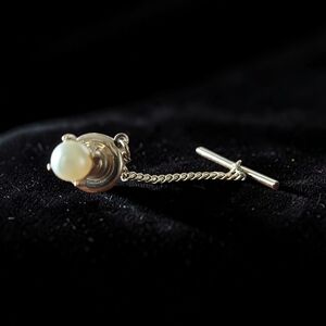 Vintage Pearl & Gold Tone Tie Tac
